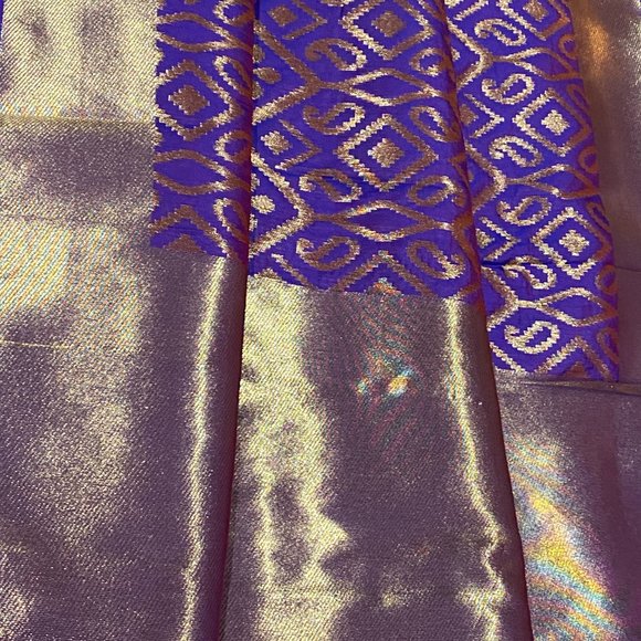 Banarasi silk sari in Purple ( dual toned) - Picture 8 of 10